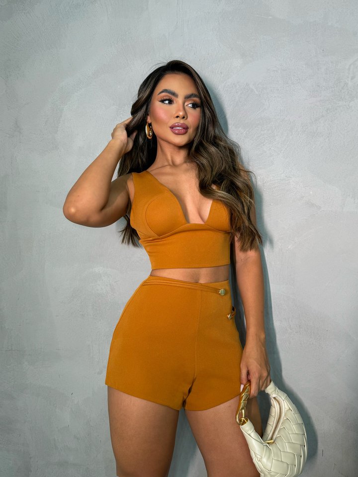 CROPPED BETINA-2692024